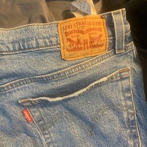 Levi’s distress straight leg